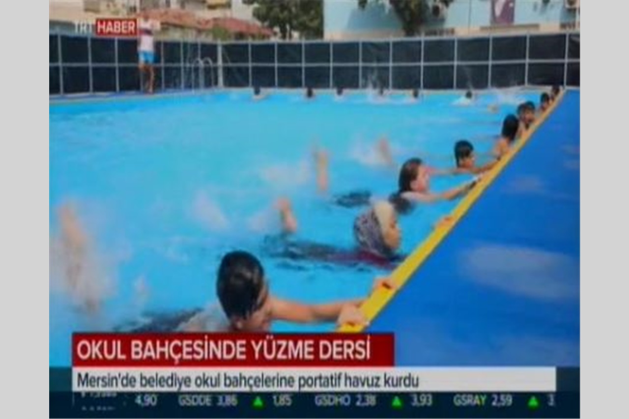 Akdeniz'de okullara portatif yüzme havuzları kuruldu